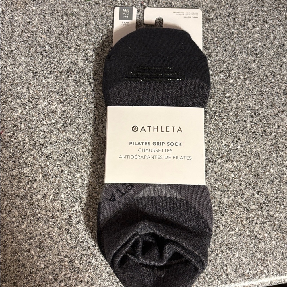NWT Athleta Pilates Grip Socks- size M/L - Picture 1 of 3